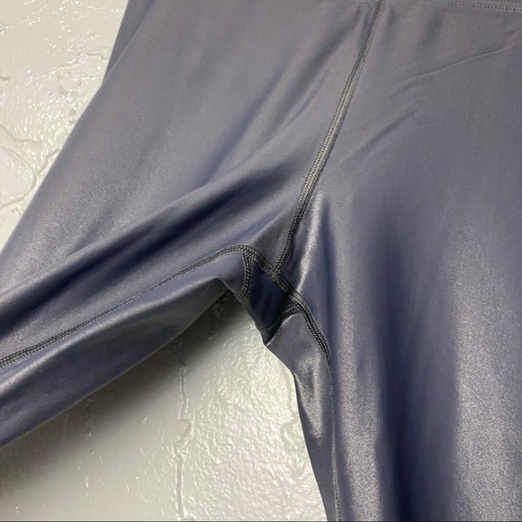 Carbon38 Regular Rise Leggings in Takara Shine S - Picture 9 of 14